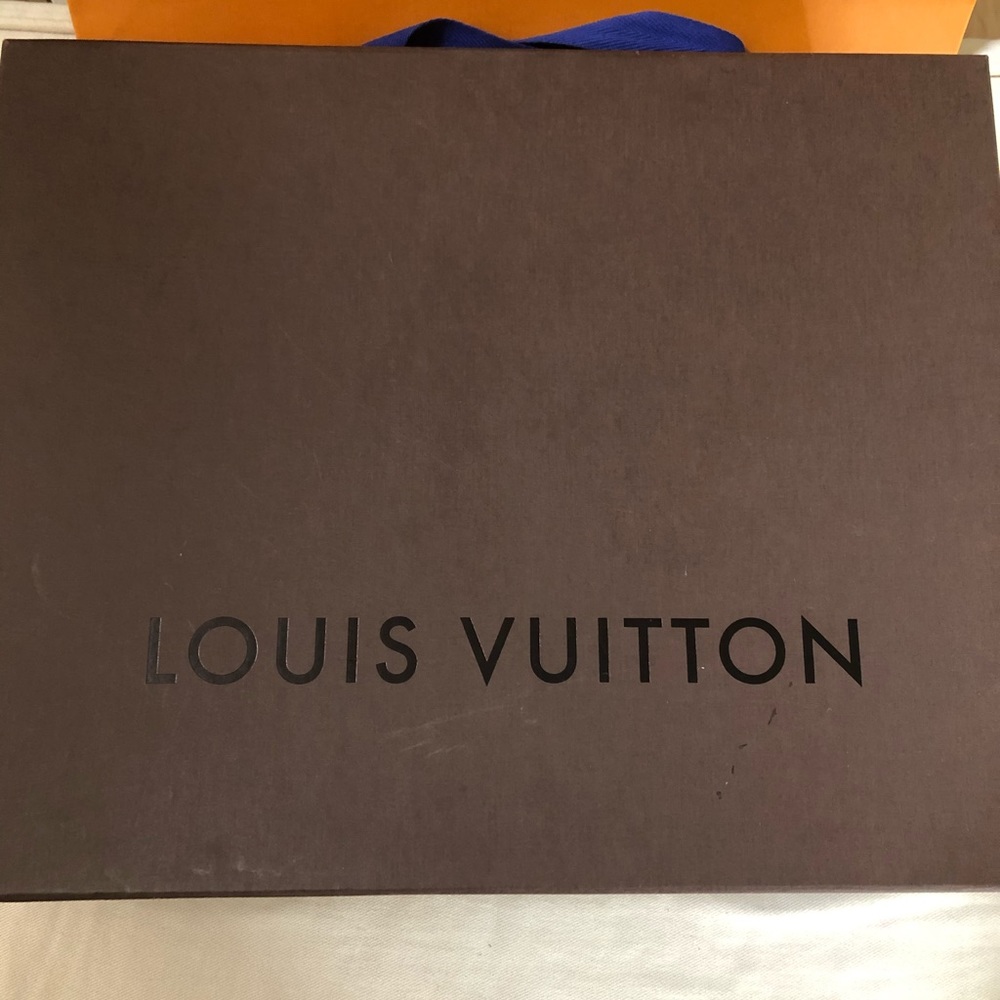 Authentic LV Box - Picture 8 of 12
